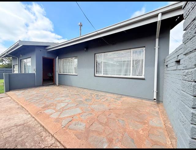 3 BEDROOM HOUSE FOR SALE IN VANDERBIJLPARK CW 4